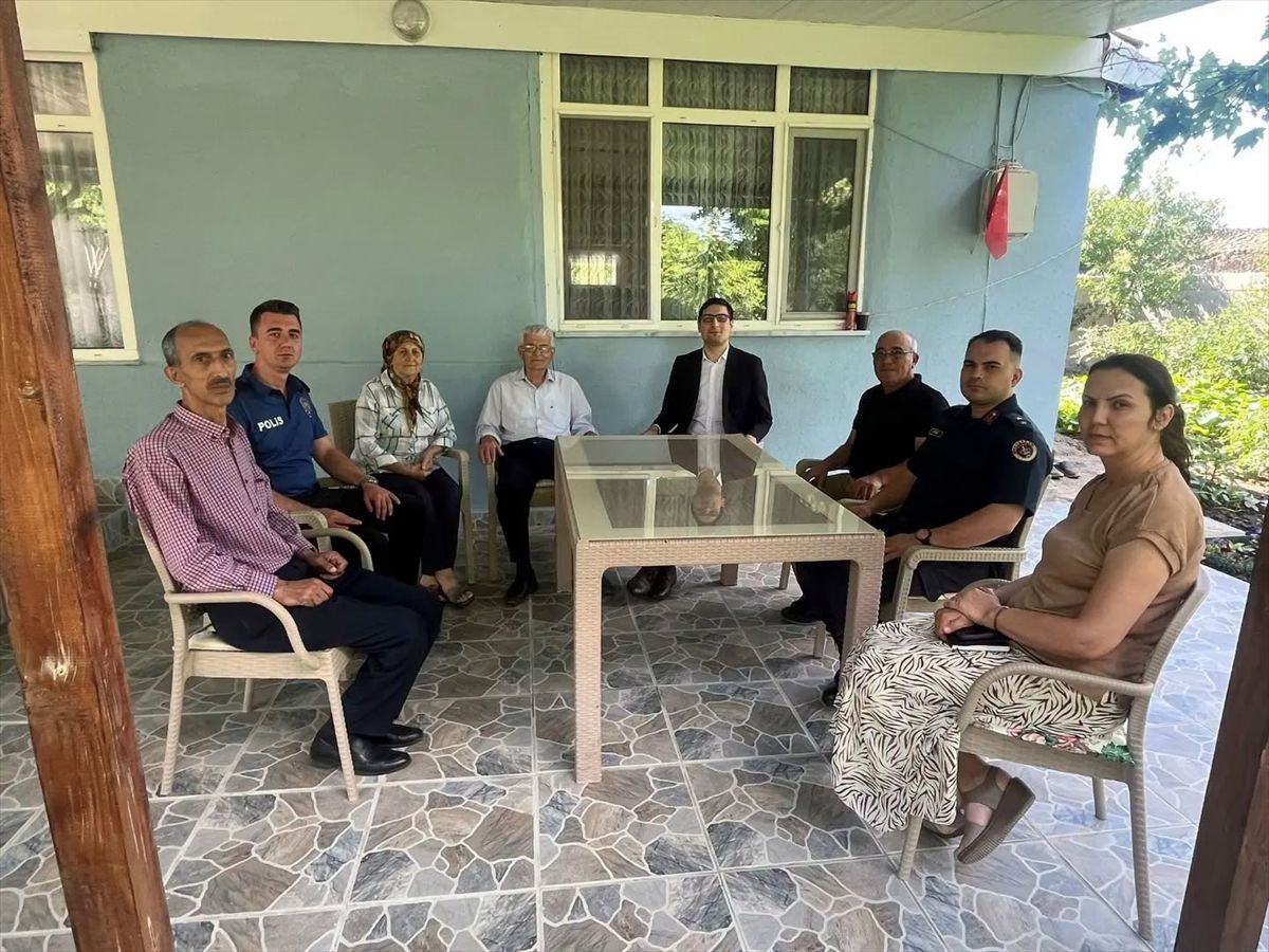 Kaymakam Tutar'dan şehit babasına Babalar Günü ziyareti