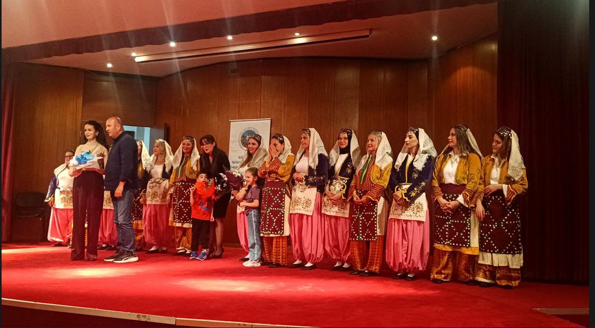 ESSİVDER Halk Oyunları Topluluğu yılsonu gösterisi yoğun ilgi gördü