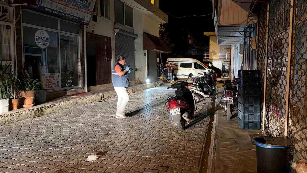Gazipaşa'da silahlı kavga sonrası polis ekiplerinin şüpheliyi yakalama anı.