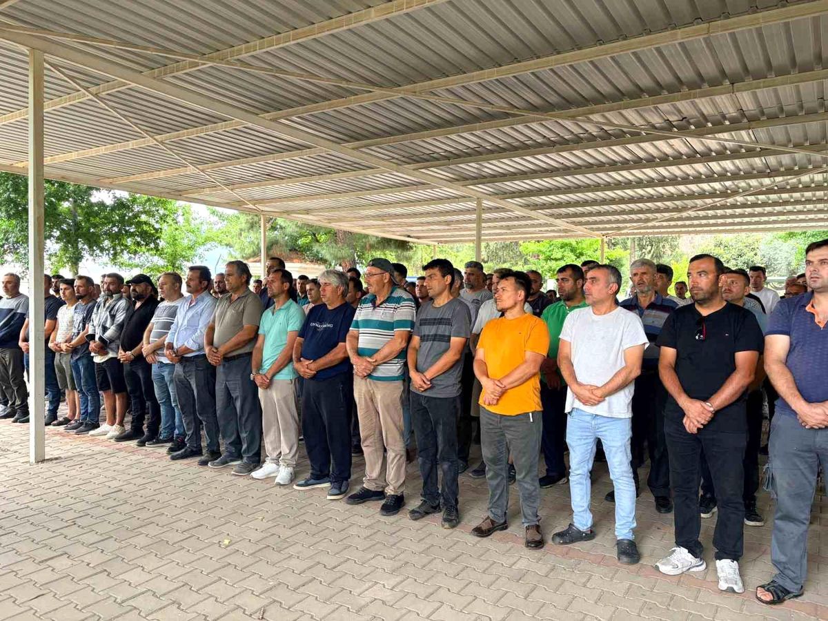Kapı gıcırtısı kavgasında hayatını kaybeden baba toprağa verildi