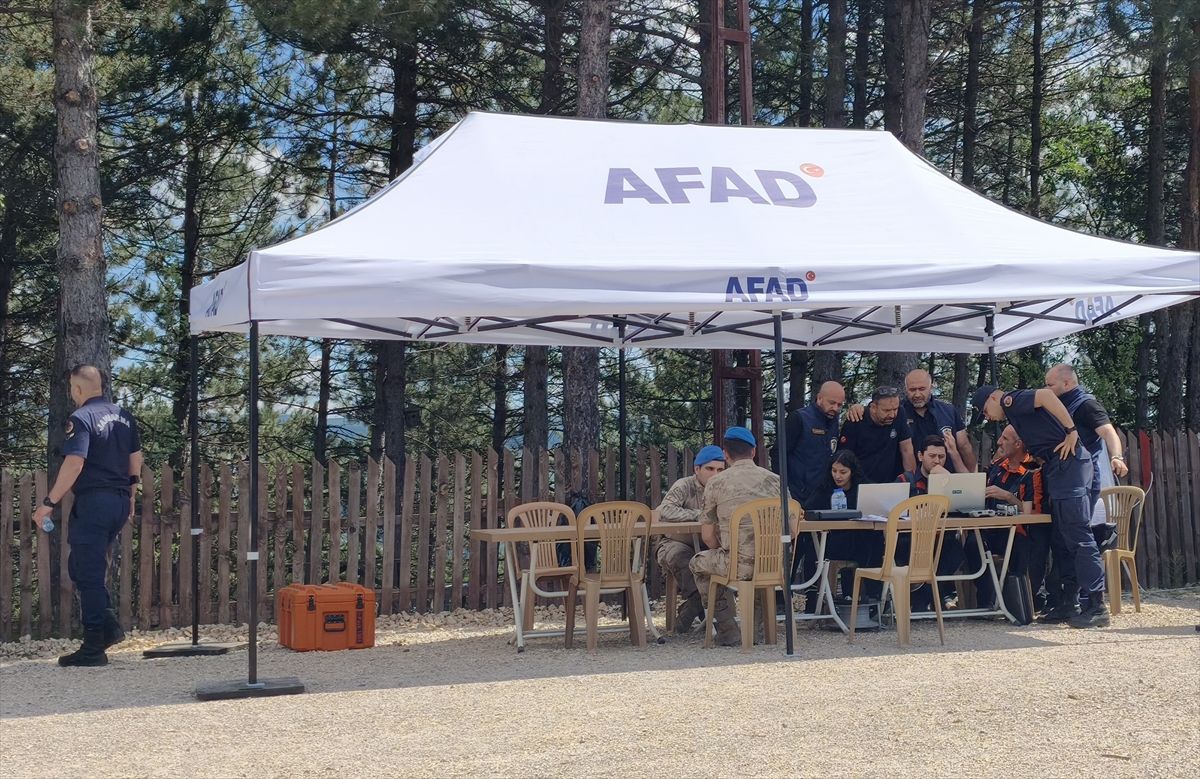 Safranbolu'da kaybolan üniversite öğrencisi için arama kurtarma çalışmaları yapılıyor.