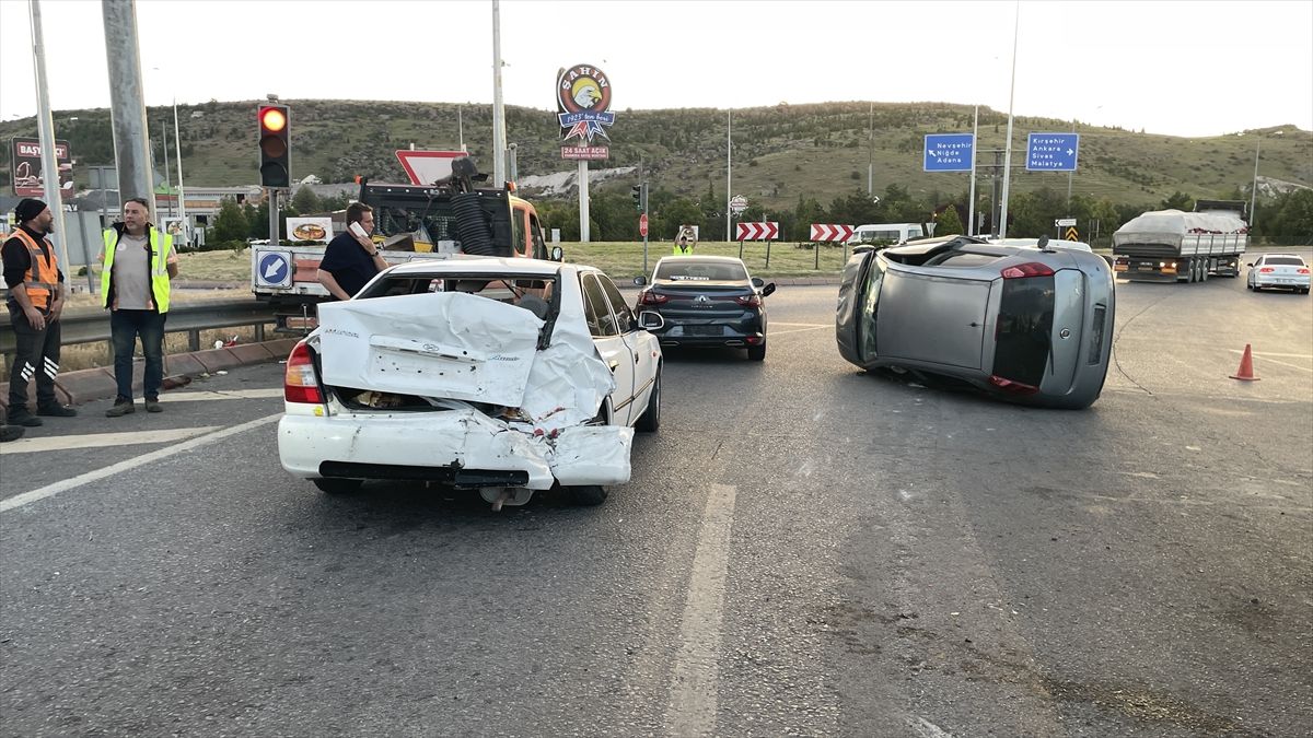 Kayseri'de 4 aracın karıştığı zincirleme trafik kazasında 4 kişi yaralandı