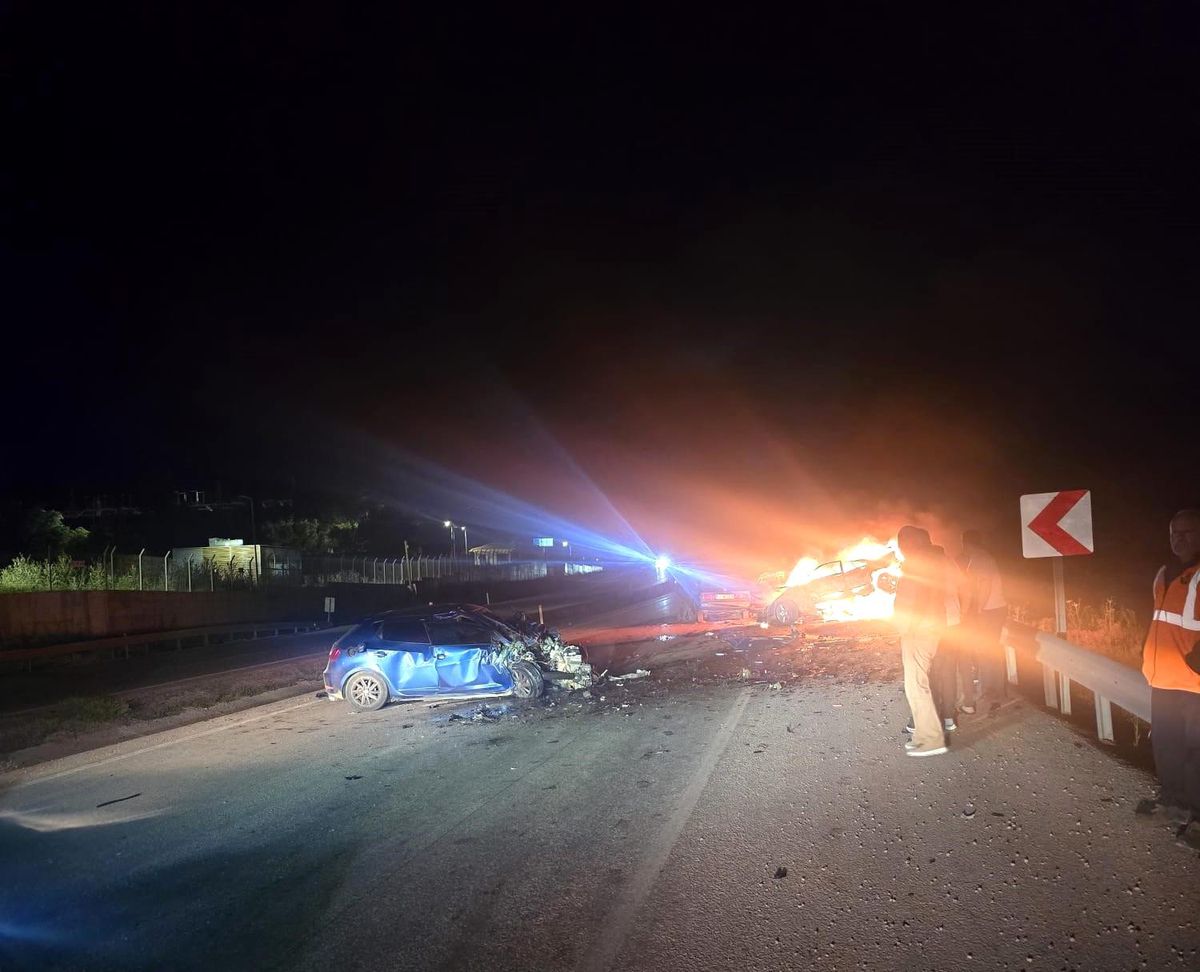 Kaza yapan otomobil alev aldı: 1 ölü, 5 yaralı