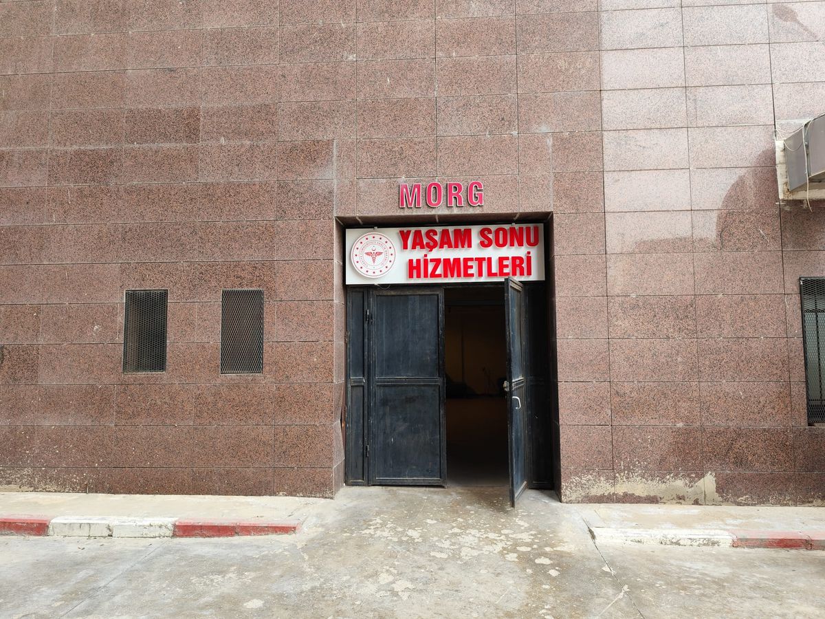 Mardin'de 3. kattaki evden düşen 2 yaşındaki çocuk hayatını kaybetti.
