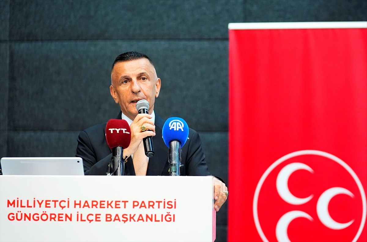 MHP İstanbul İl Başkanı Volkan Yılmaz ve Genel Başkan Yardımcısı İsmail Faruk Aksu'nun kongre konuşmalarından genel plan.