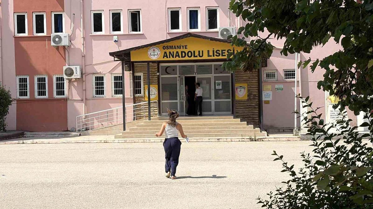 Osmaniye'de simitçi süreyi hatırlattı, son anda gelen aday içeri alınmadı
