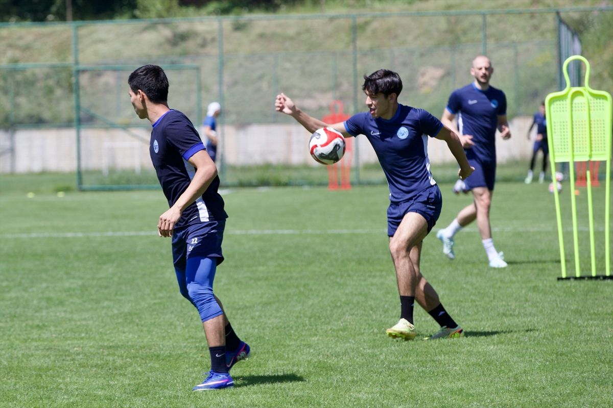 Özbekistan ekibi Navbahor Namangan, Bolu'da hazırlıklarına başladı