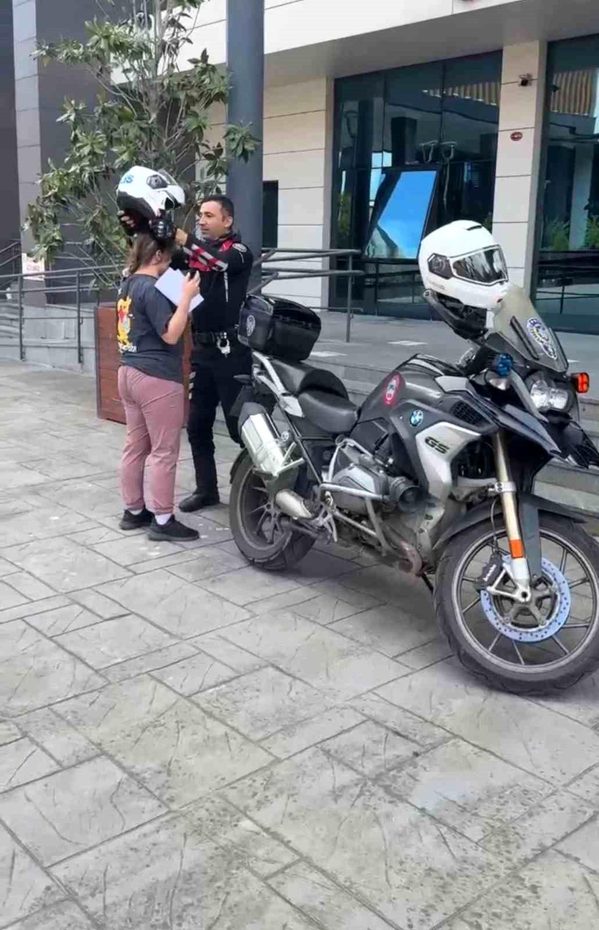 Sınava yetişemeyen adayın imdadına polis yetişti