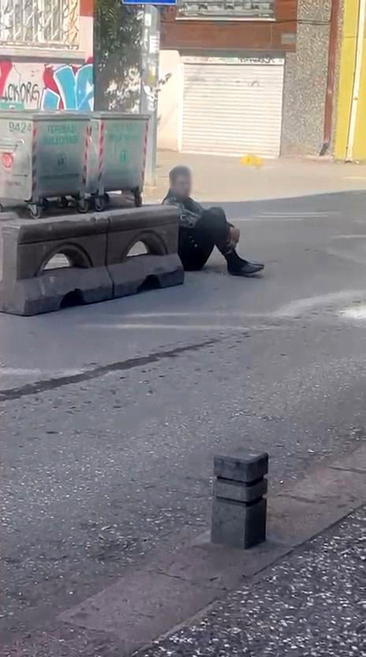 Eskişehir'de polis ekiplerinin şüpheli bir şahısla ilgilendiği an.