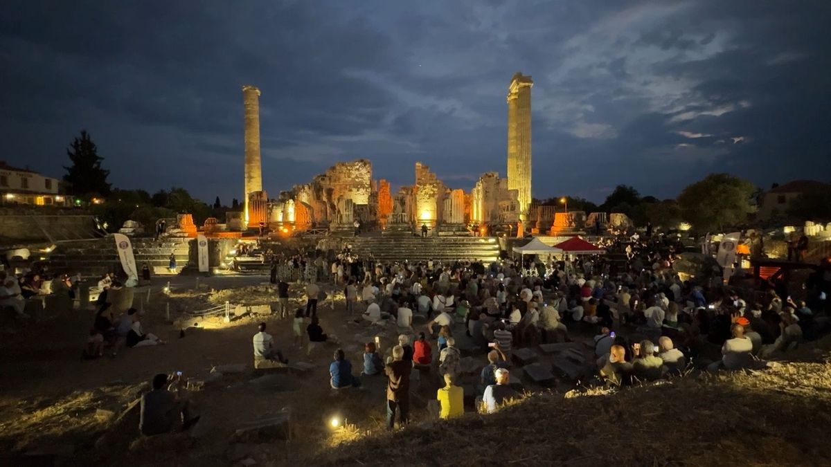 5. Uluslararası Akdeniz Edebiyat Günleri Apollon Tapınağı'nda Başladı