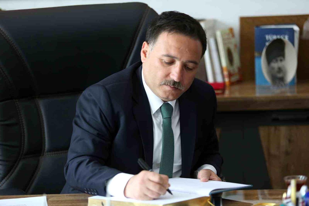 Kayseri Valisi Gökmen Çiçek Babalar Günü Mesajı Veriyor