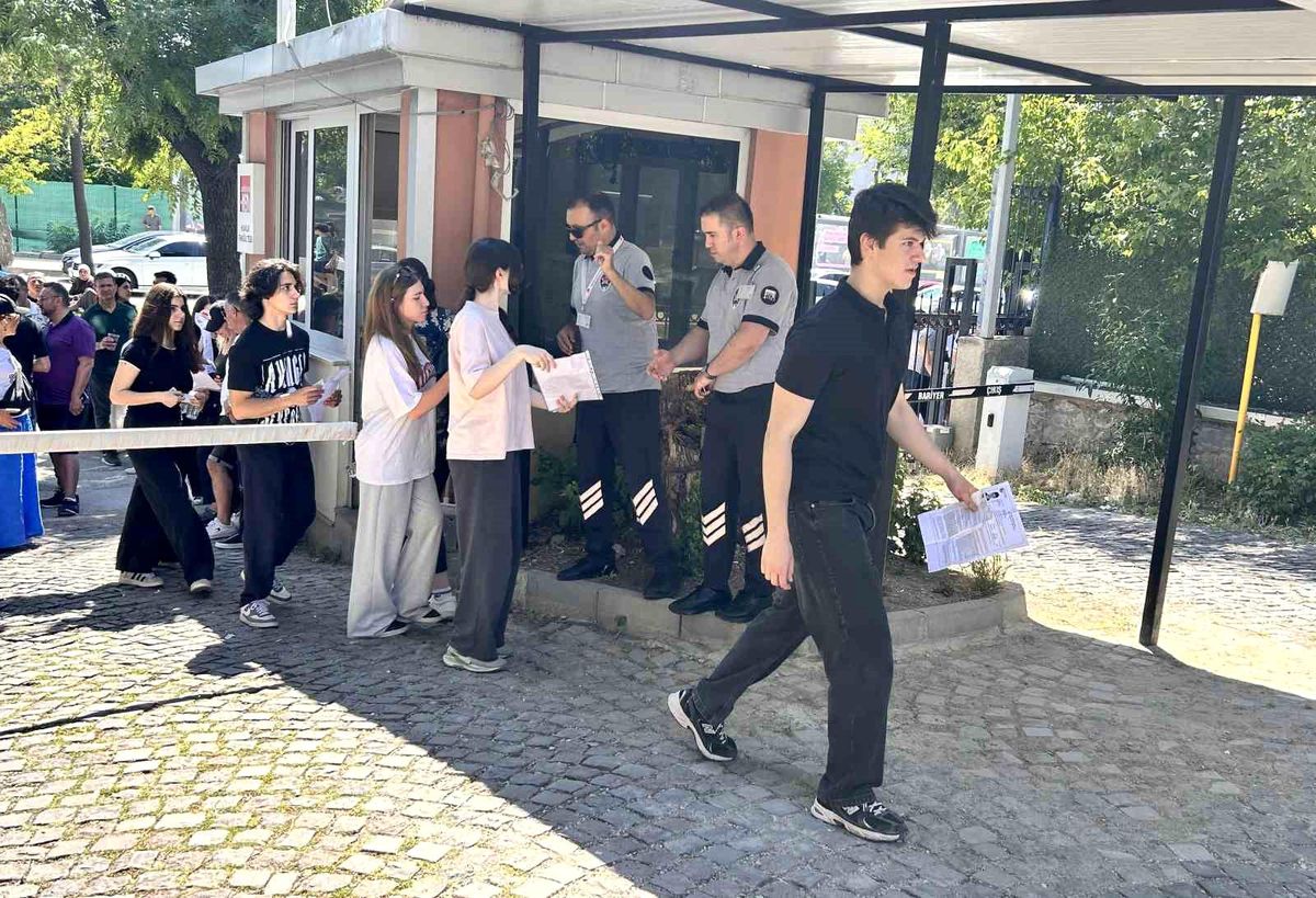 YKS'nin son oturumu olan YDT başladı