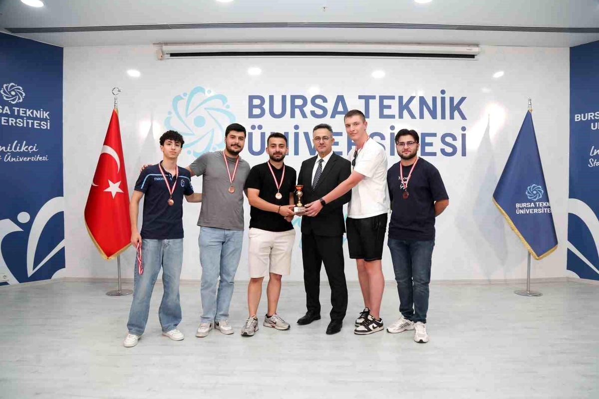 12. Rektörlük ve Gençlik Kupası'nda ödüller sahiplerini buldu