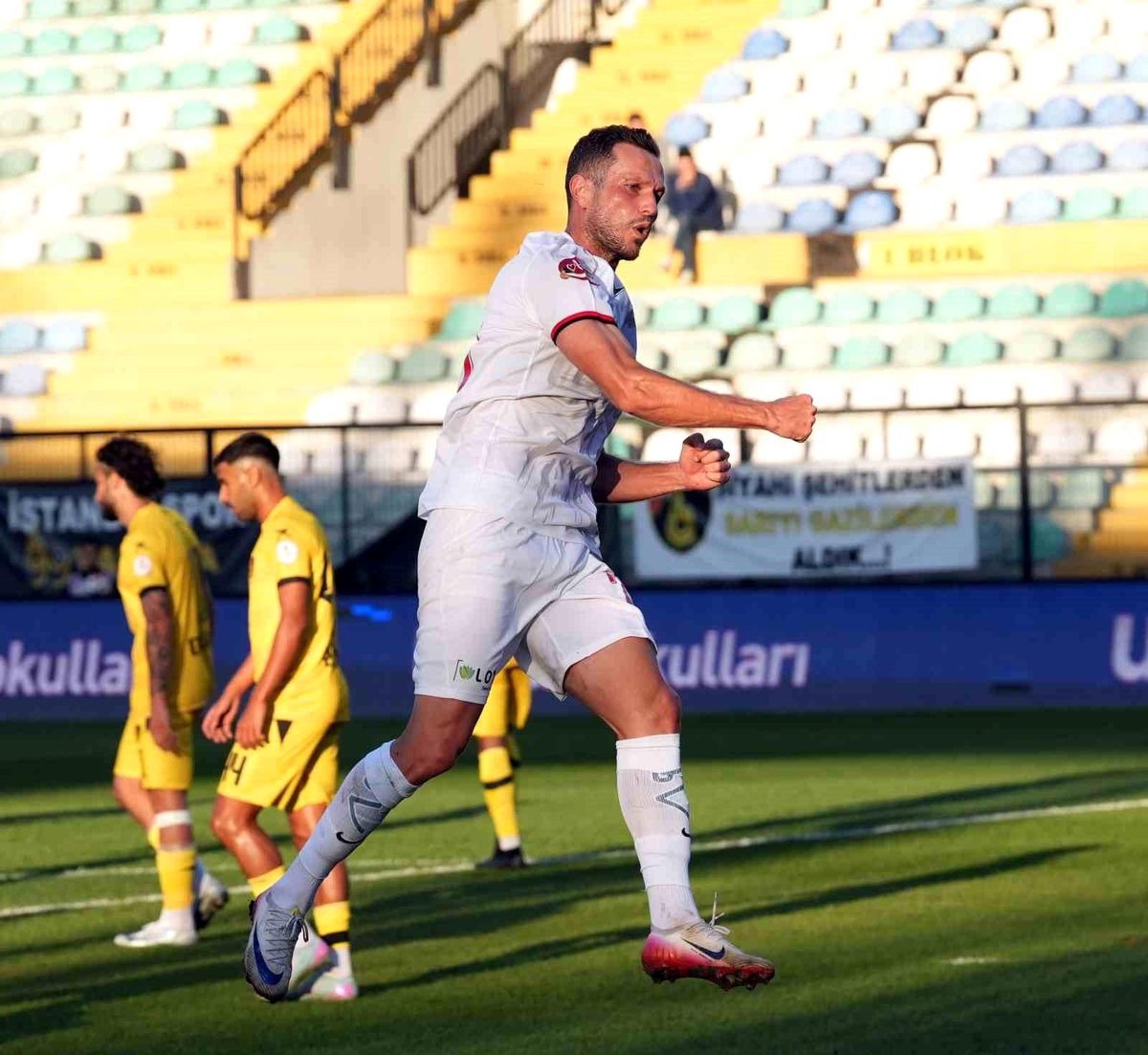 Aliağa FK'nın yeni transferi Oğuz Gürbulak