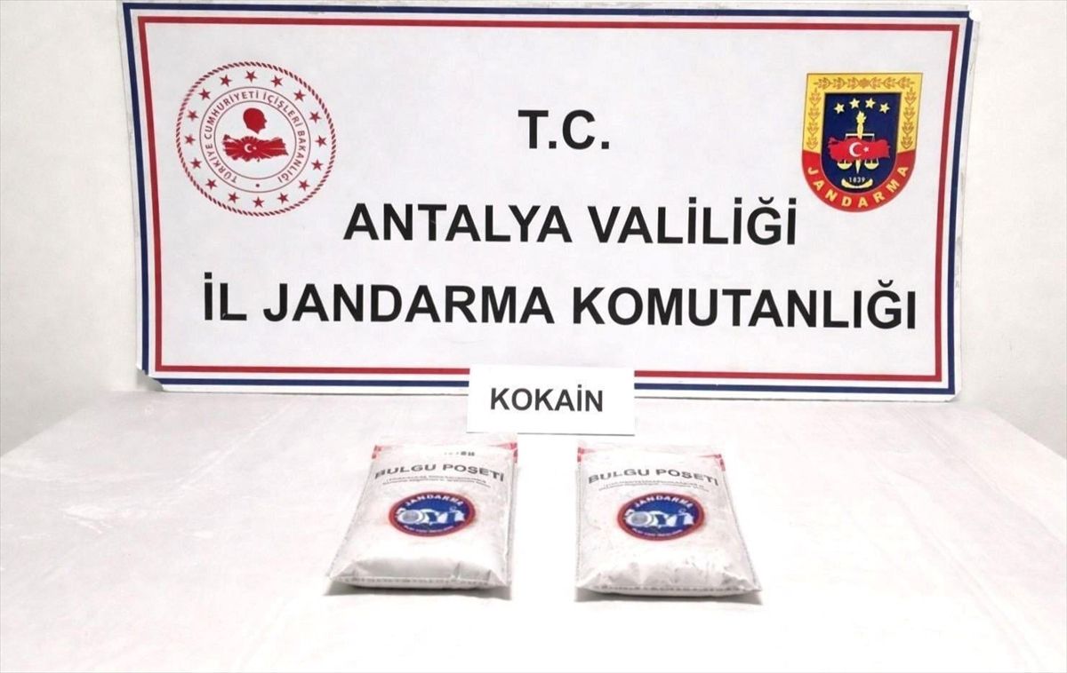 Antalya'da 1 kilo 375 gram kokain ele geçirildi