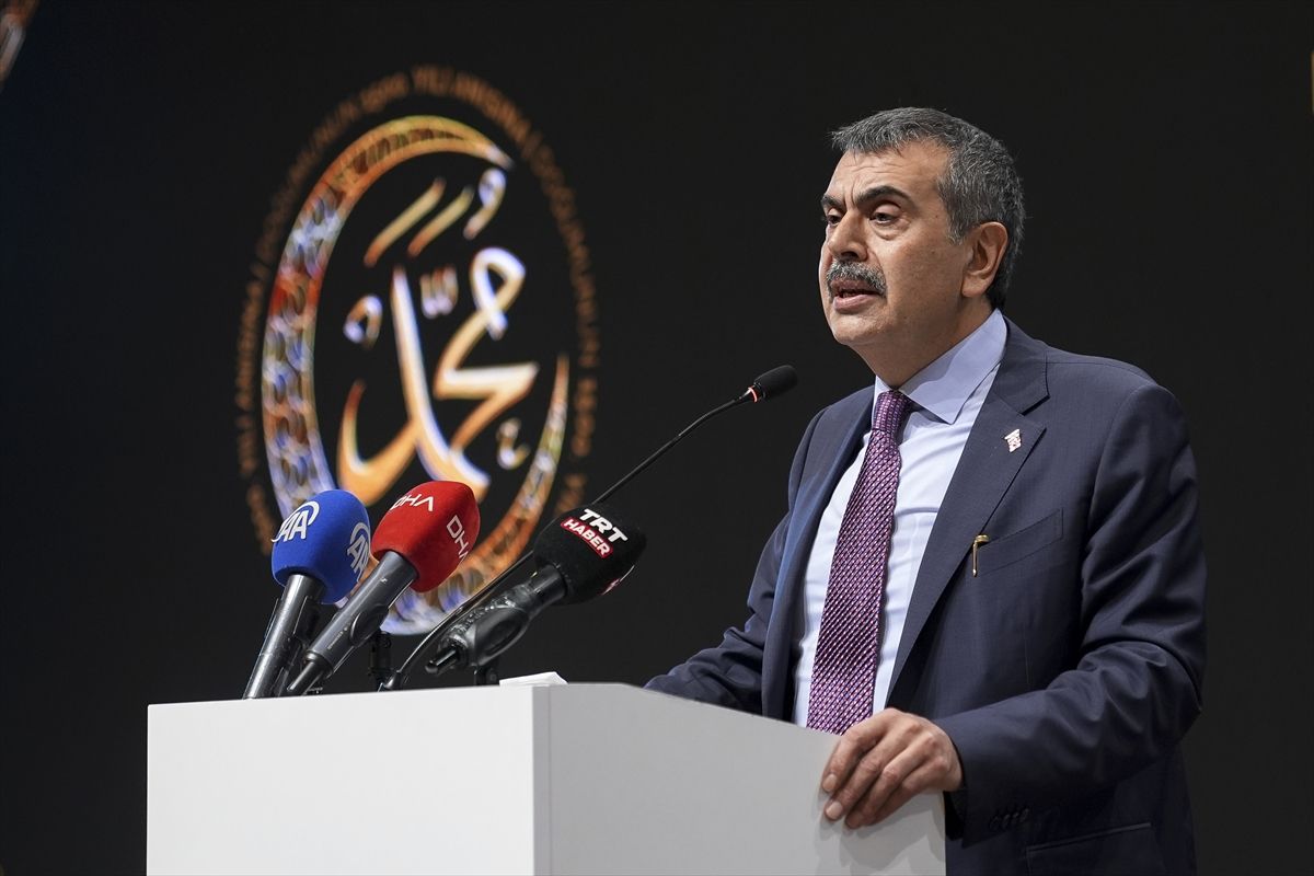 Bakan Tekin: MEBİ ile yapay zeka destekli eğitim sürecini başlattık