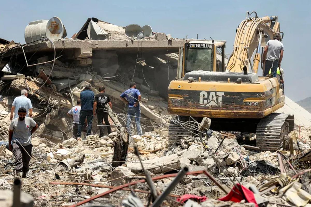 Barış görüşmeleri sürerken Lübnan'da enkazdan cesetler çıkarıldı
