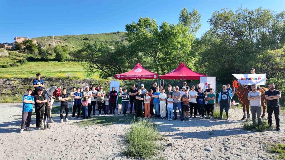 Bayburt'ta DENEYAP öğrencilerine ata sporu cirit tanıtıldı