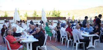 Beypazarı Belediye Başkanı Kasap, Babalar Günü dolayısıyla huzurevini ziyaret etti