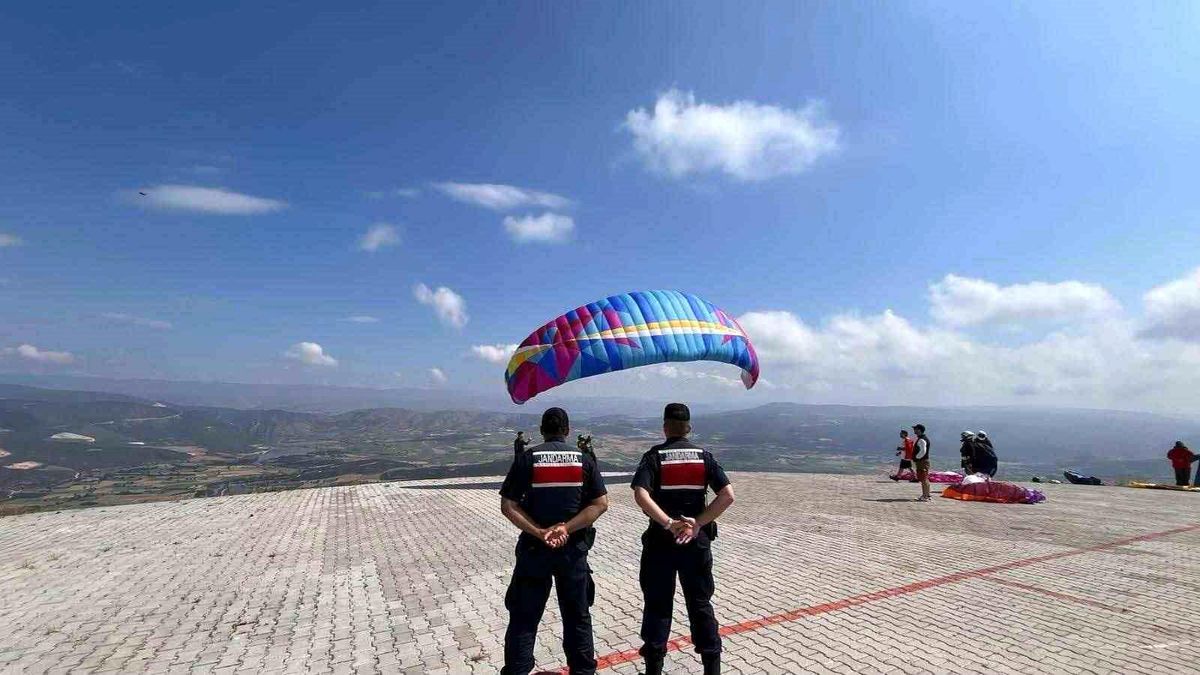 Bilecik'te yamaç paraşütü etkinliği