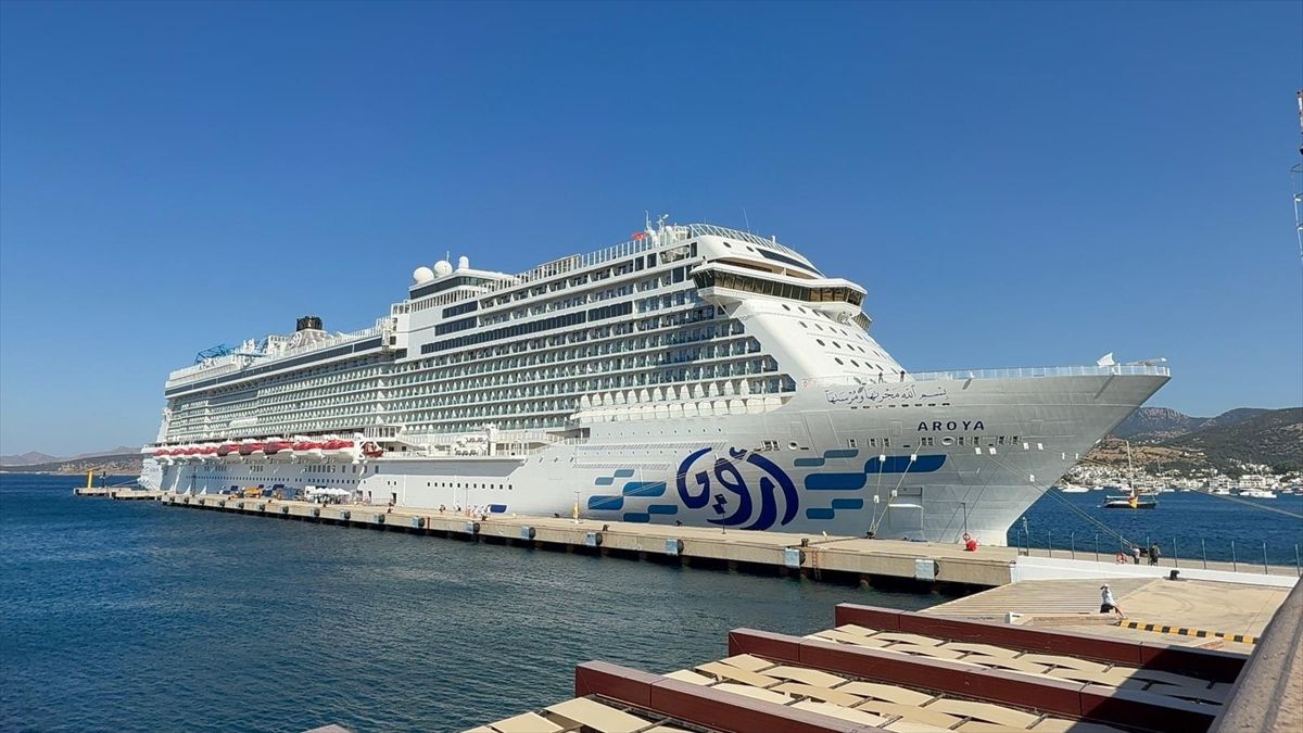 Bodrum'a ''Aroya'' kruvaziyeriyle 1489 turist geldi