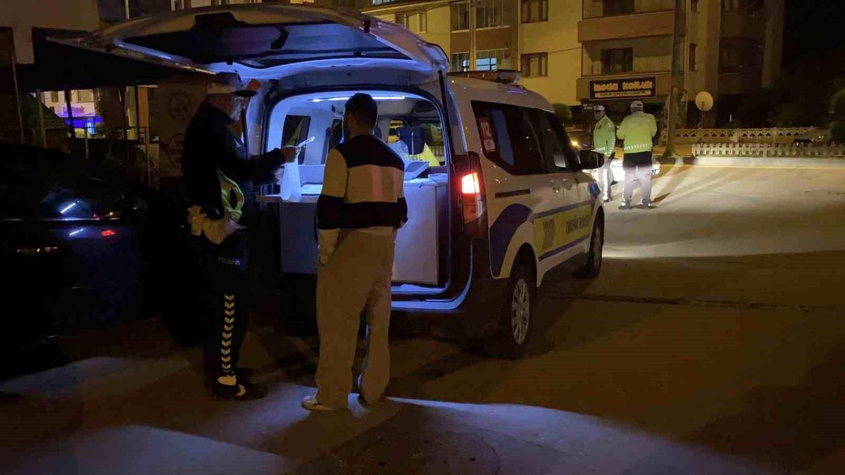 Bolu'da trafik polisleri denetim yaparken