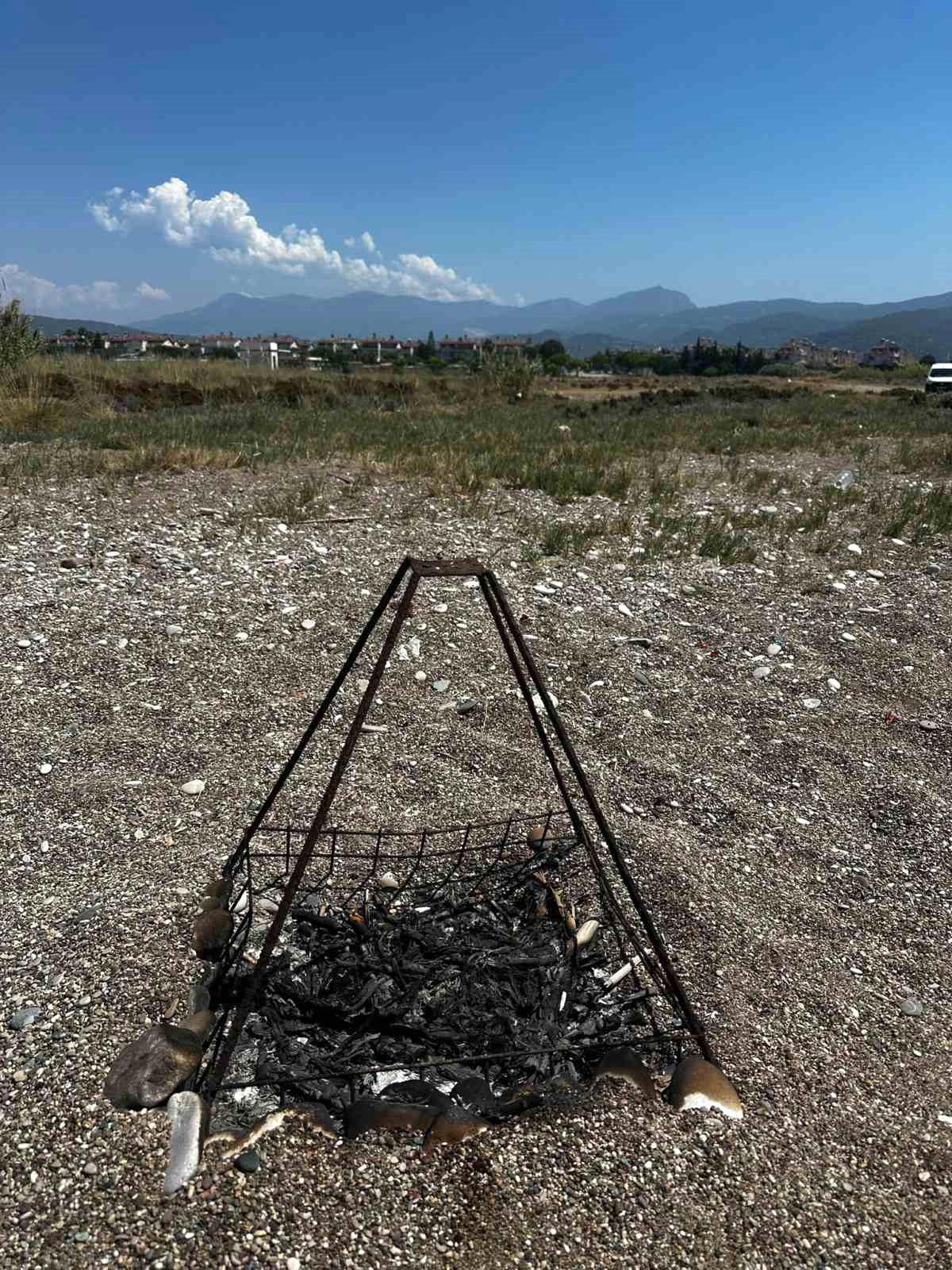 Caretta Caretta yuvasının üzerinde mangal ateşi yaktılar