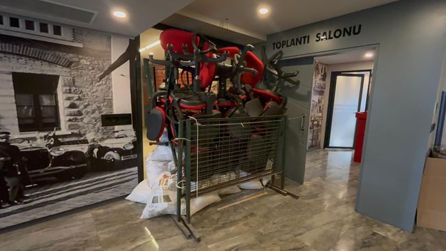 chp bursa da partililer bina girisine 2 19977518 o