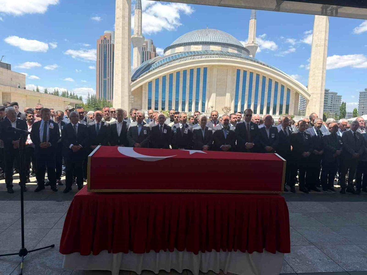 CHP Genel Başkanı Kılıçdaroğlu, Emekli Hava Savunma Albayı Türeli'nin cenaze törenine katıldı