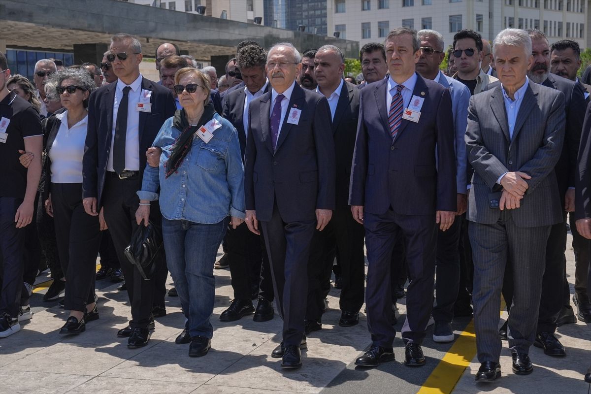 CHP Genel Başkanı Kılıçdaroğlu, İzmir Milletvekili Türeli'nin babasının cenaze törenine katıldı