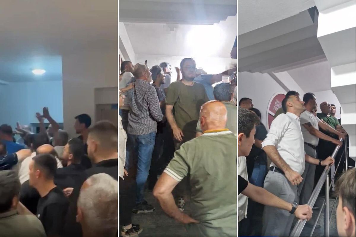 CHP İzmir İl Başkanlığı binası önünde toplanan partililer ve polis.