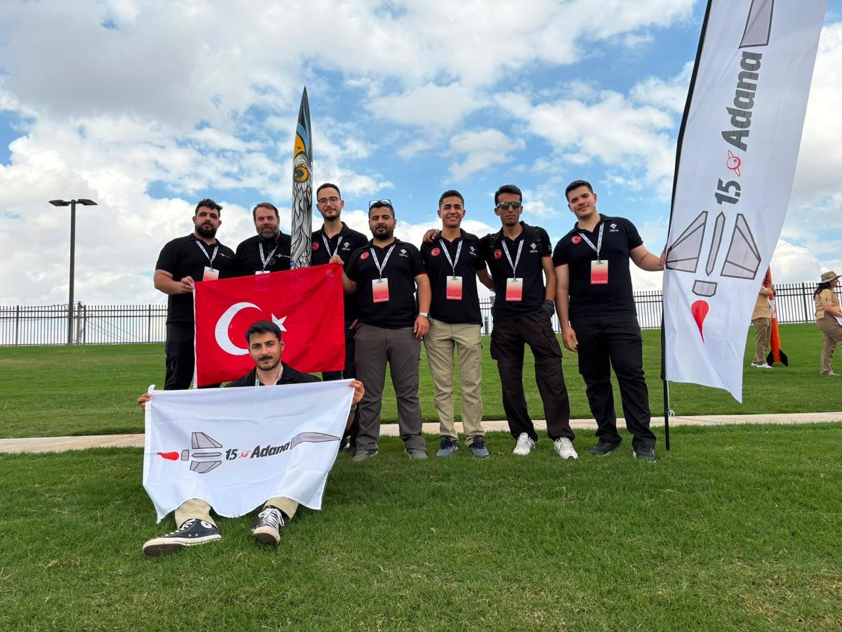 Çukurova Üniversitesi 1.5 Adana Roket Takımı üyeleri, ABD'deki yarışmada Türkiye'yi temsil ediyor.