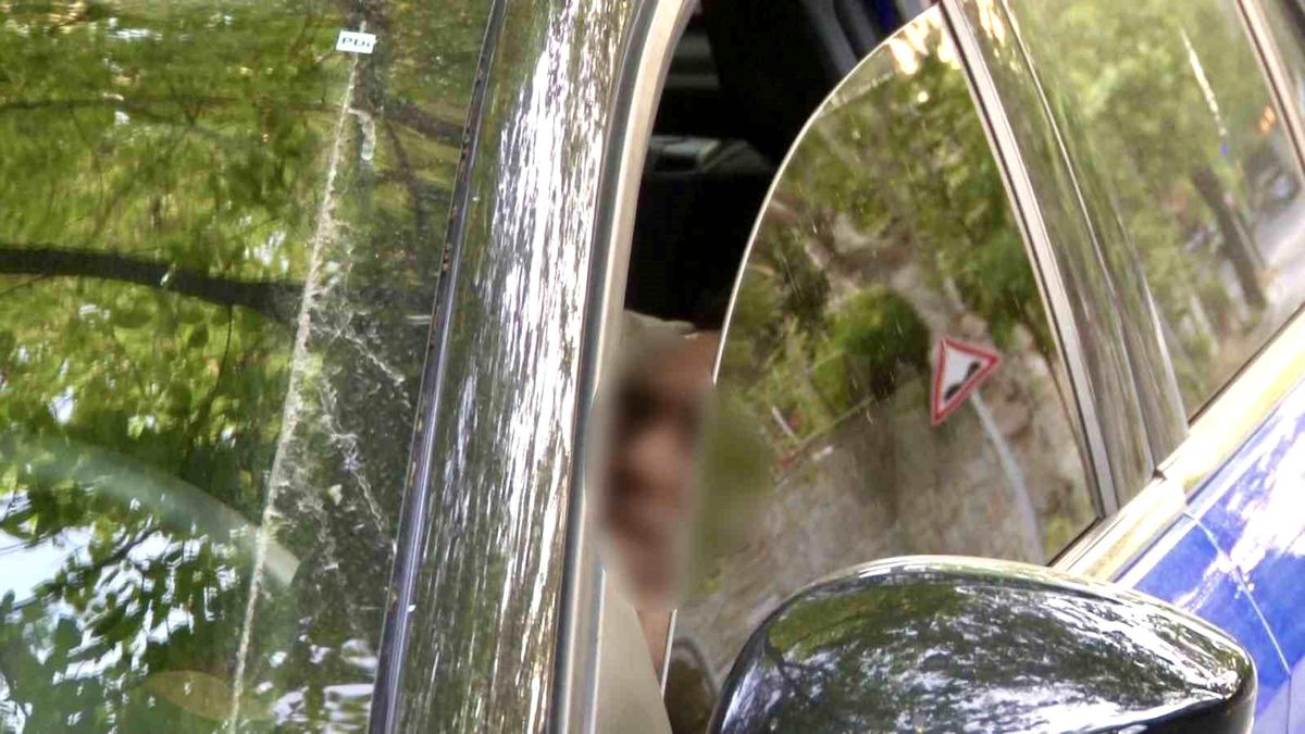 İstanbul trafiği: Araçta uyuyup makyaj yapanlar
