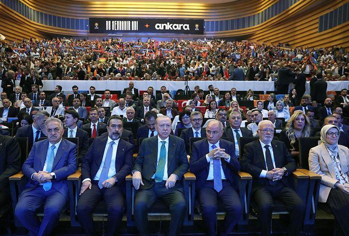 Cumhurbaşkanı Erdoğan: Siyasi rakiplerimiz koltuk kavgası verirken biz Türkiye'yi geleceğe hazırlıyoruz