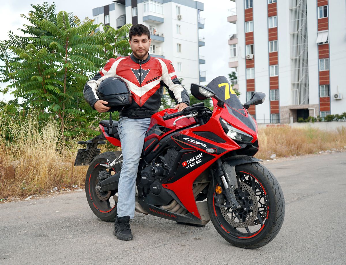 Tarık Akat para halter şampiyonluğunu ve motosiklet tutkusunu yeniden kazandı.