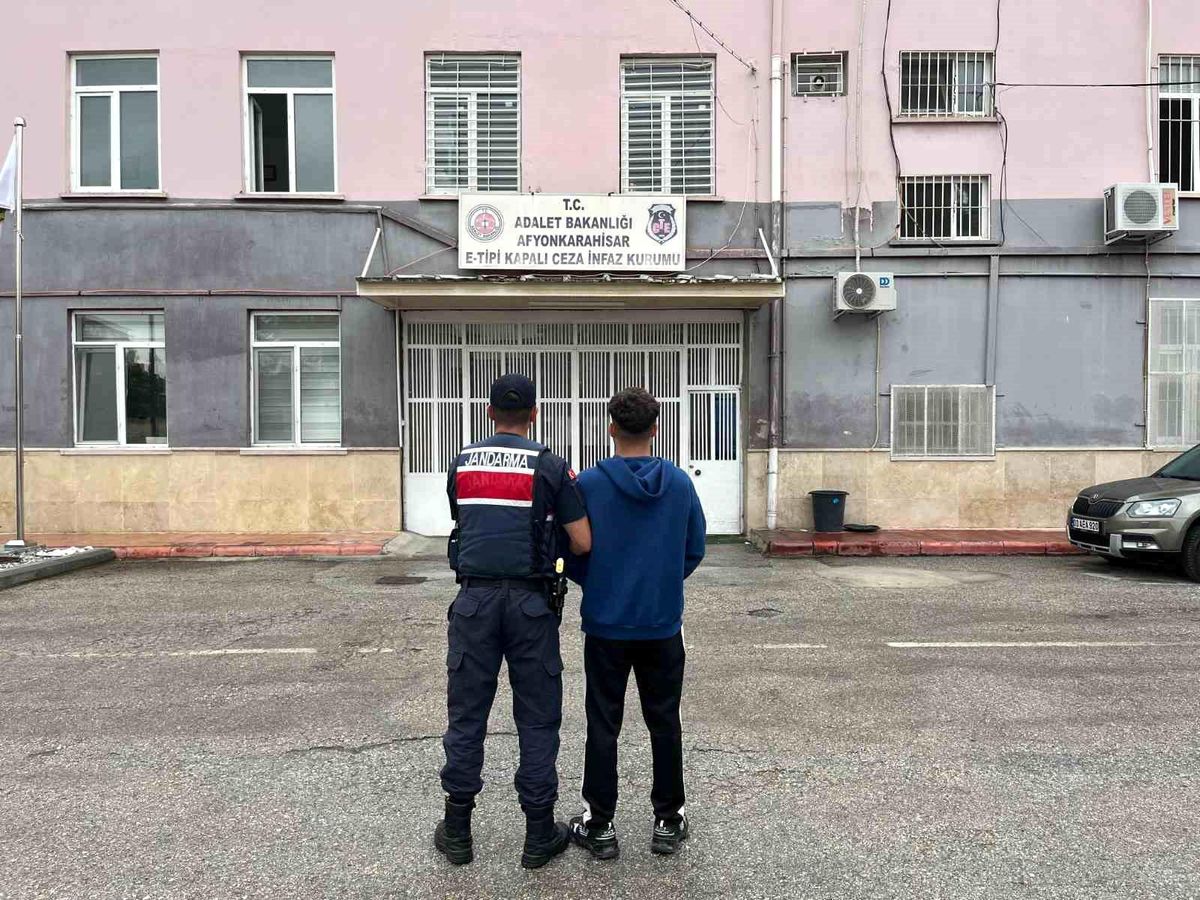 Jandarma çeşitli suçlardan aranan 40 kişiyi yakaladı