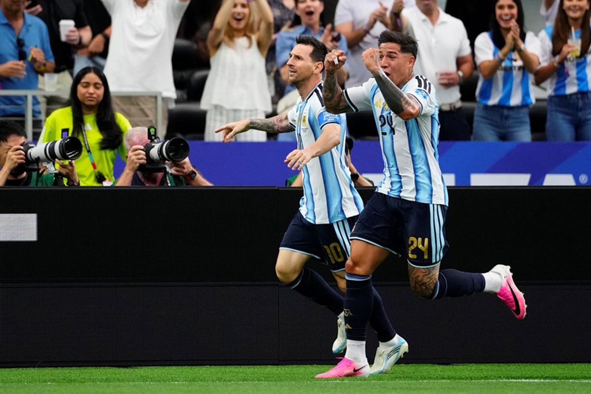 Lionel Messi Dünya Kupası maçında sahada