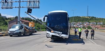 Karabük'te 4 aracın karıştığı zincirleme trafik kazası güvenlik kamerasında