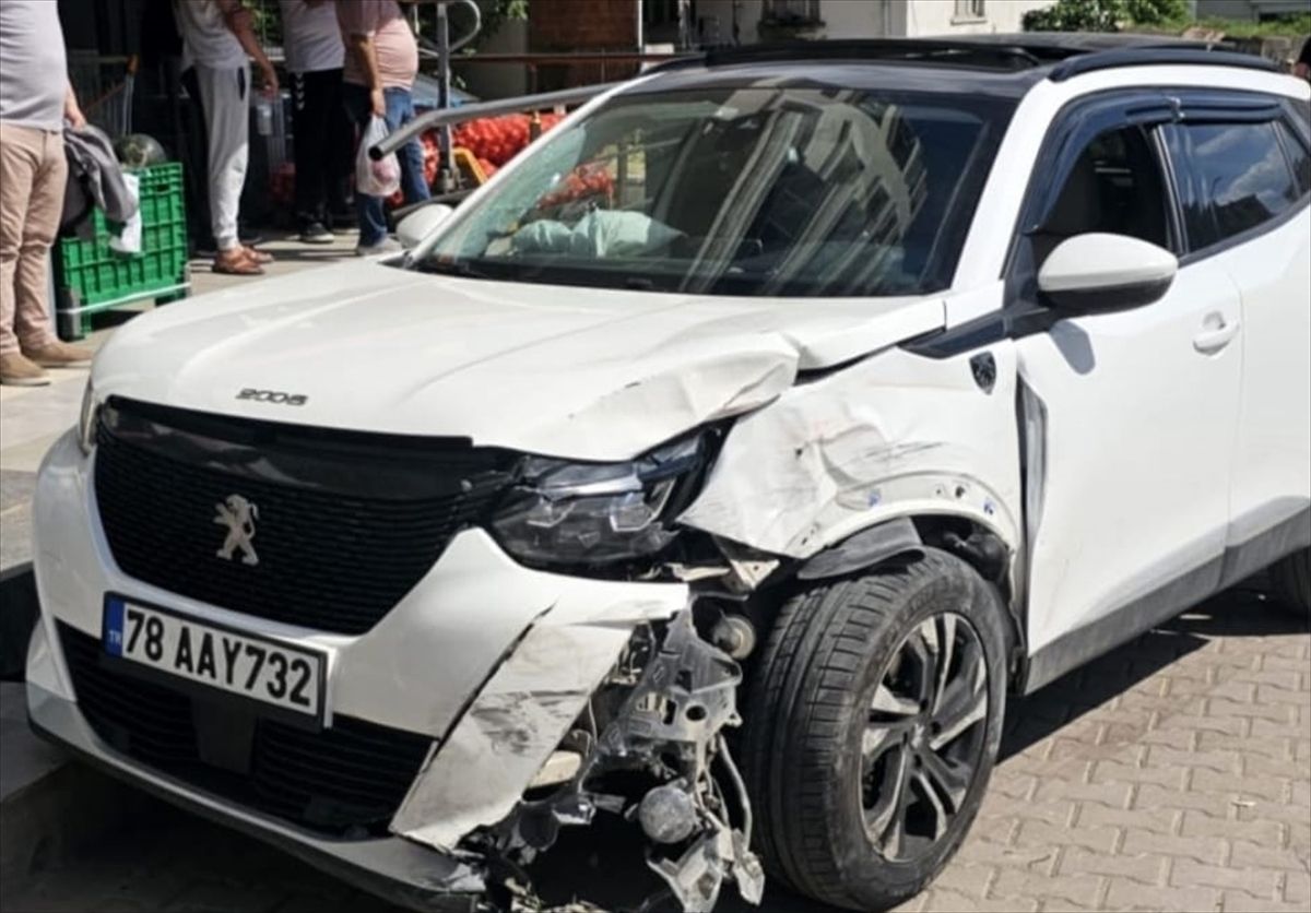 Karabük'te iki cipin çarpıştığı kazada 3 kişi yaralandı