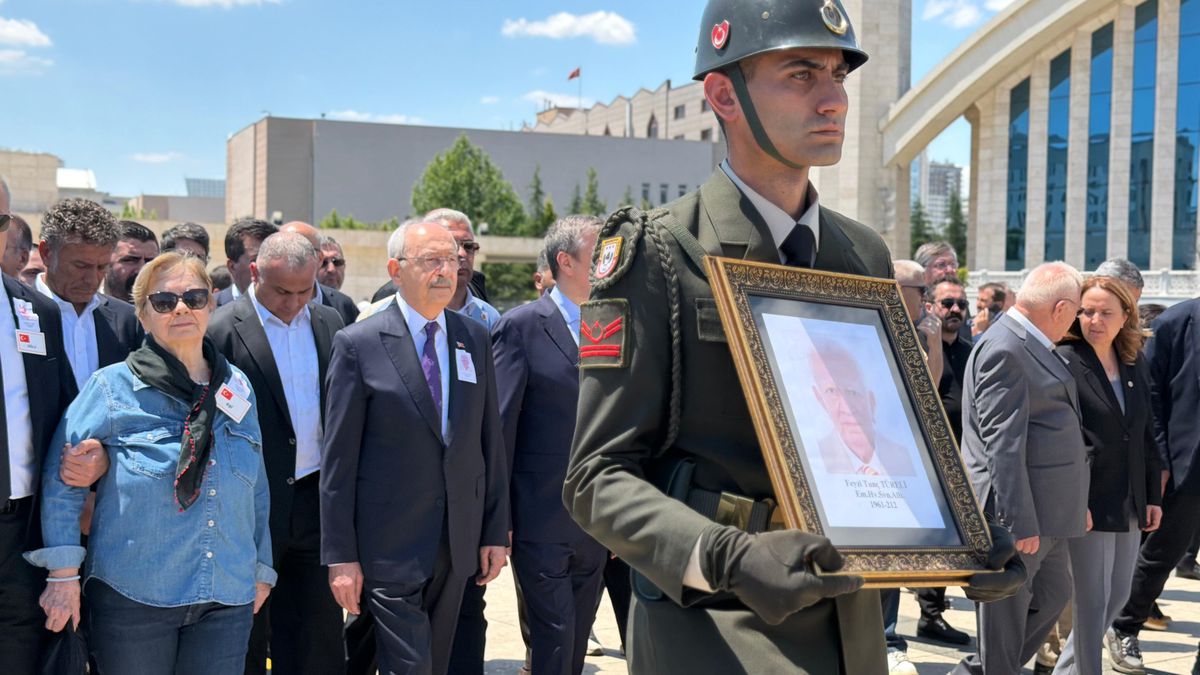 Kemal Kılıçdaroğlu cenaze töreninde