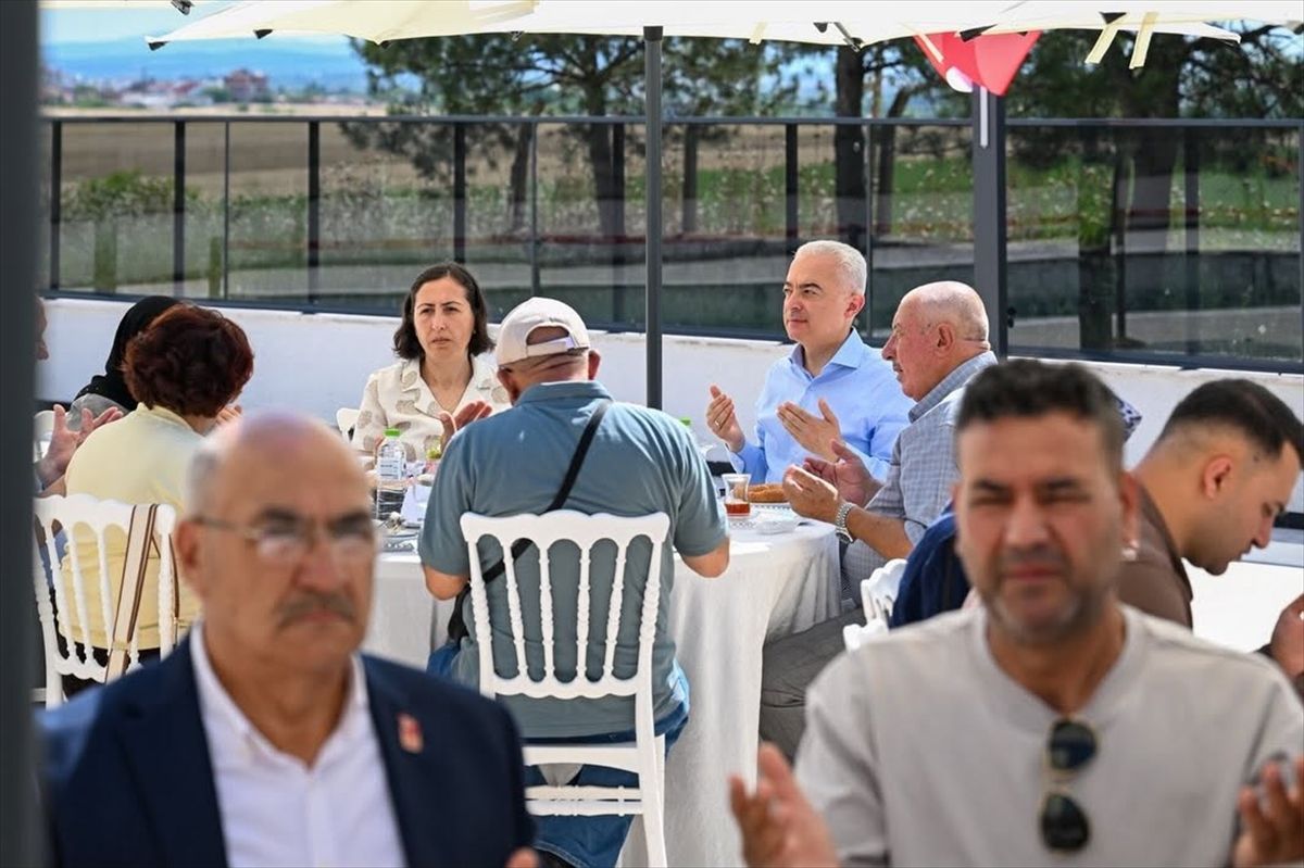 Vali Turan şehit aileleri ve gazilerle bir araya geldi