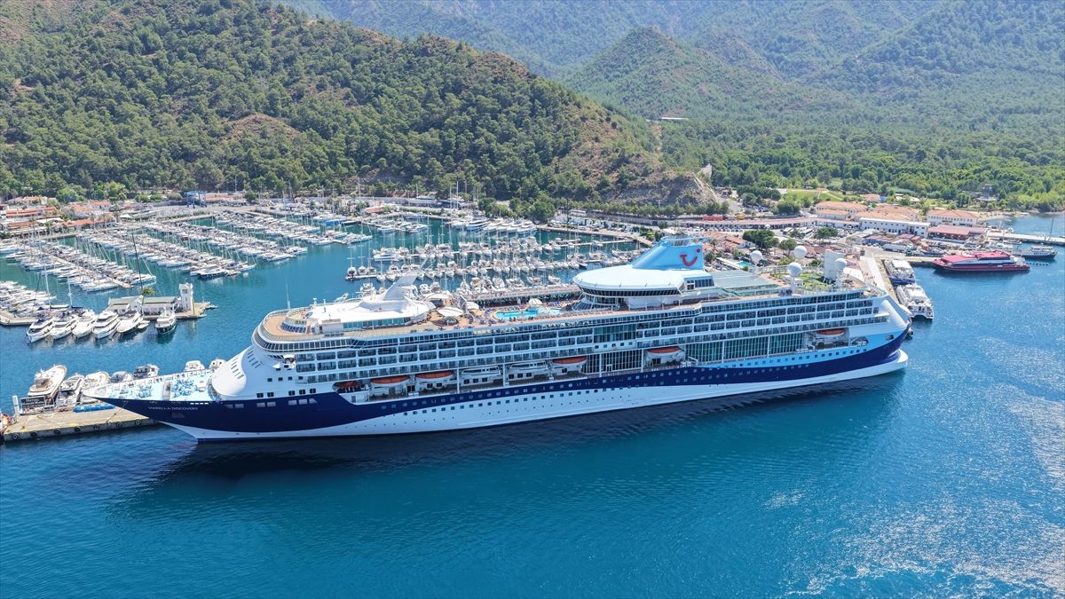 'Marella Discovery' kruvaziyeri Marmaris'e 1750 turistle geldi