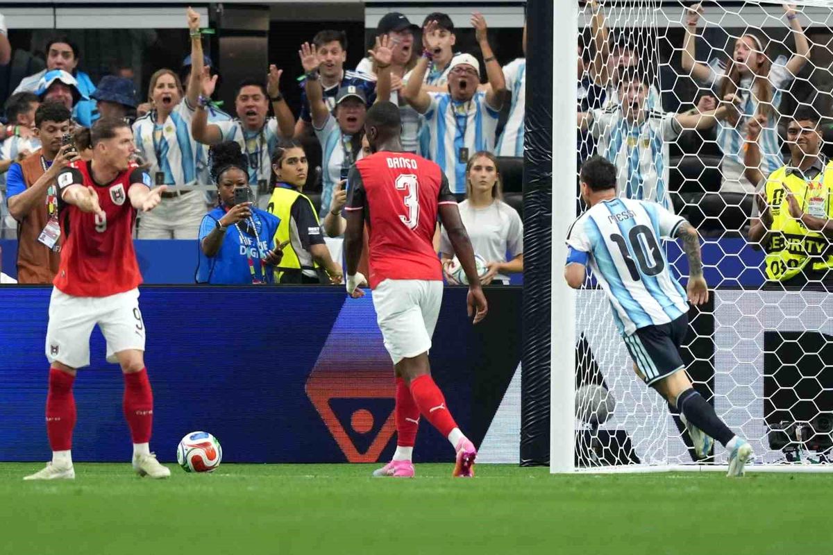 Arjantinli futbolcu Lionel Messi'nin Dünya Kupası maçında gol sevinci yaşadığı an.