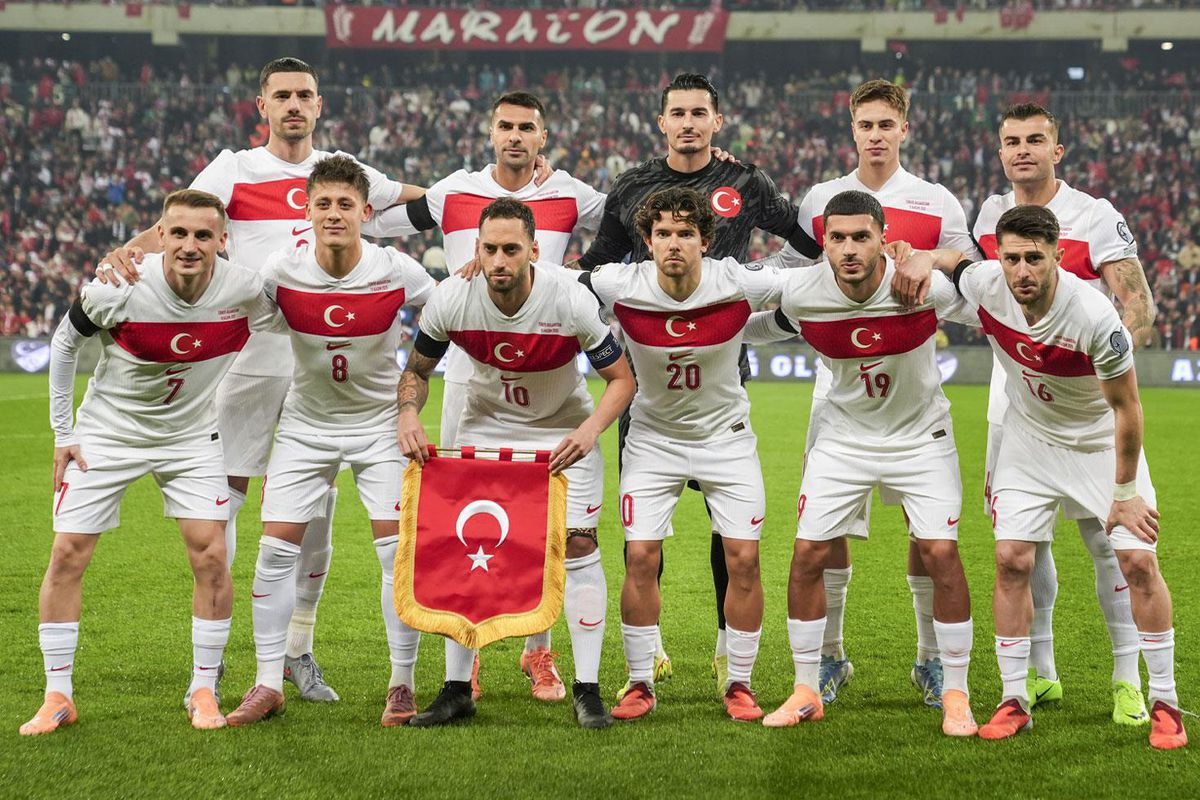 A Milli Takım oyuncuları antrenman sahasında