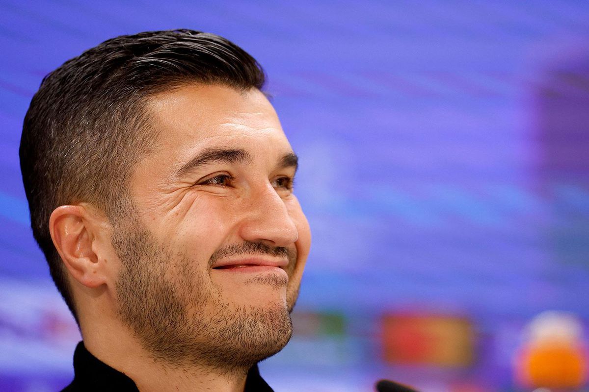 Michal Karbownik, RAMS Başakşehir formasıyla poz verirken.