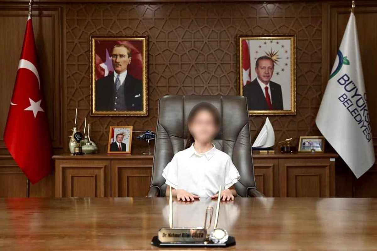 Ordu'da kaybolan 13 yaşındaki çocuğun bulunmasının ardından ailesine teslim edildiği an.
