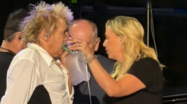 Famous singer faints on stage