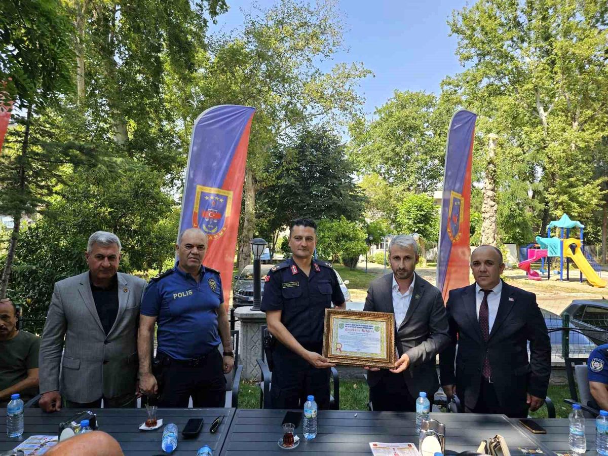 Jandarma Binbaşı Karaaslan'a şehit ailelerinden duygusal veda