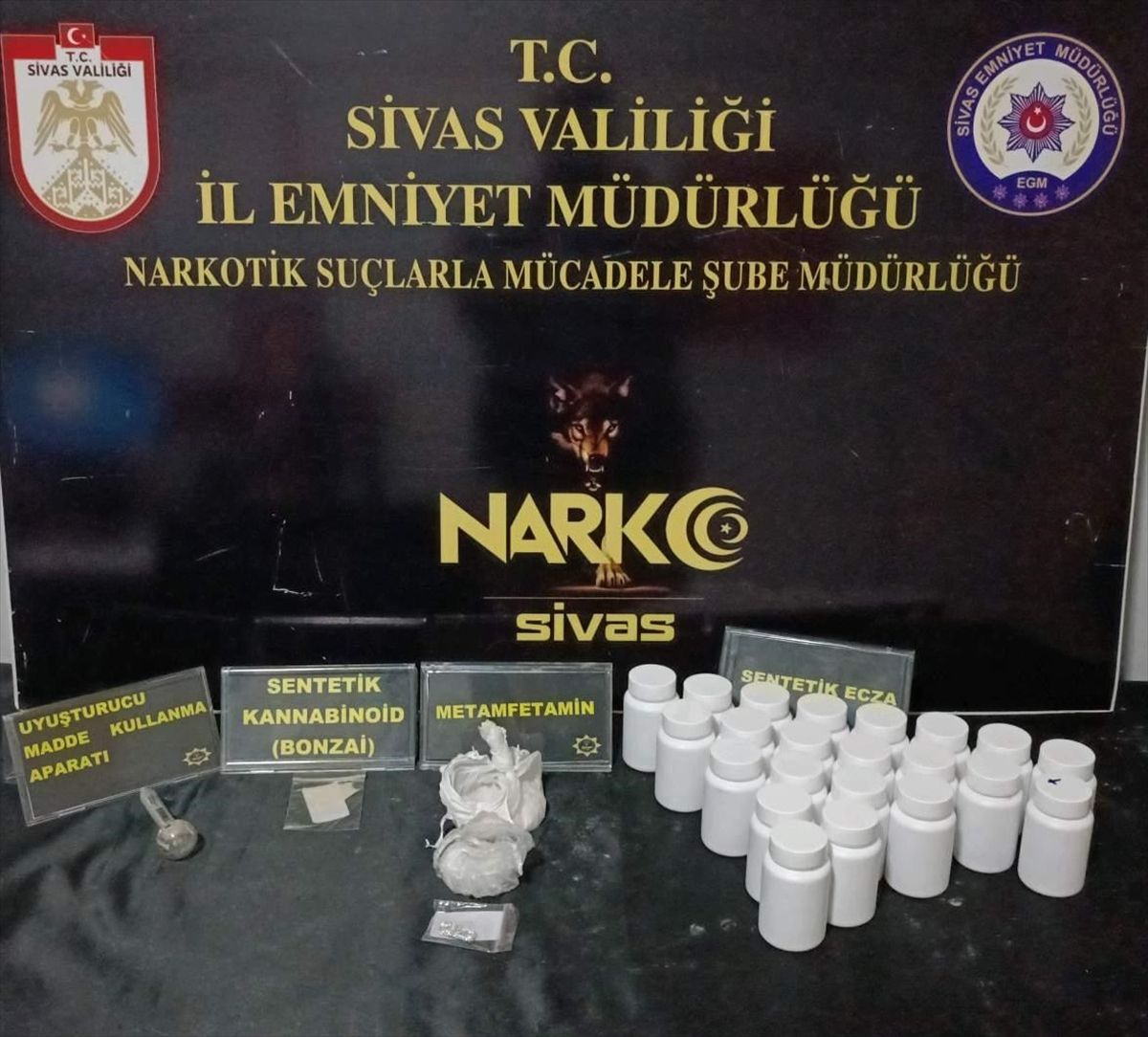 Sivas'ta uyuşturucu operasyonunda yakalanan 2 zanlı tutuklandı