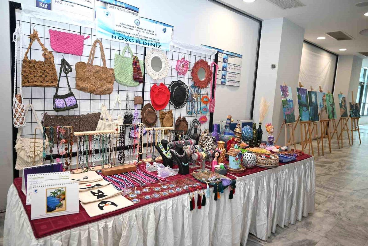 Denizli'de 'Biz de Varız' etkinliğinde el sanatları sergisi ve gösteriler yapıldı.